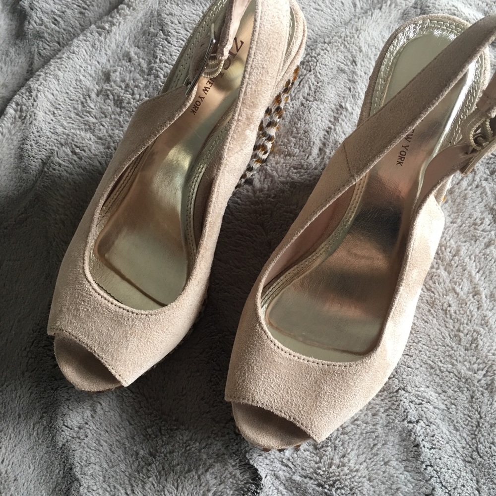 Ziggi Tan Cream/beige jewel wedge 7.5 New 🌶🌶🌶